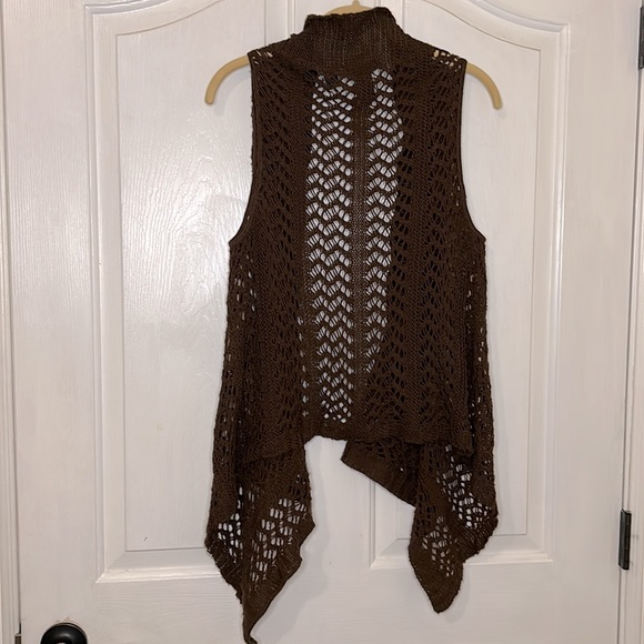 Westbound Bohemian brown crocheted vest. Size large with angle style hem - Picture 5 of 5